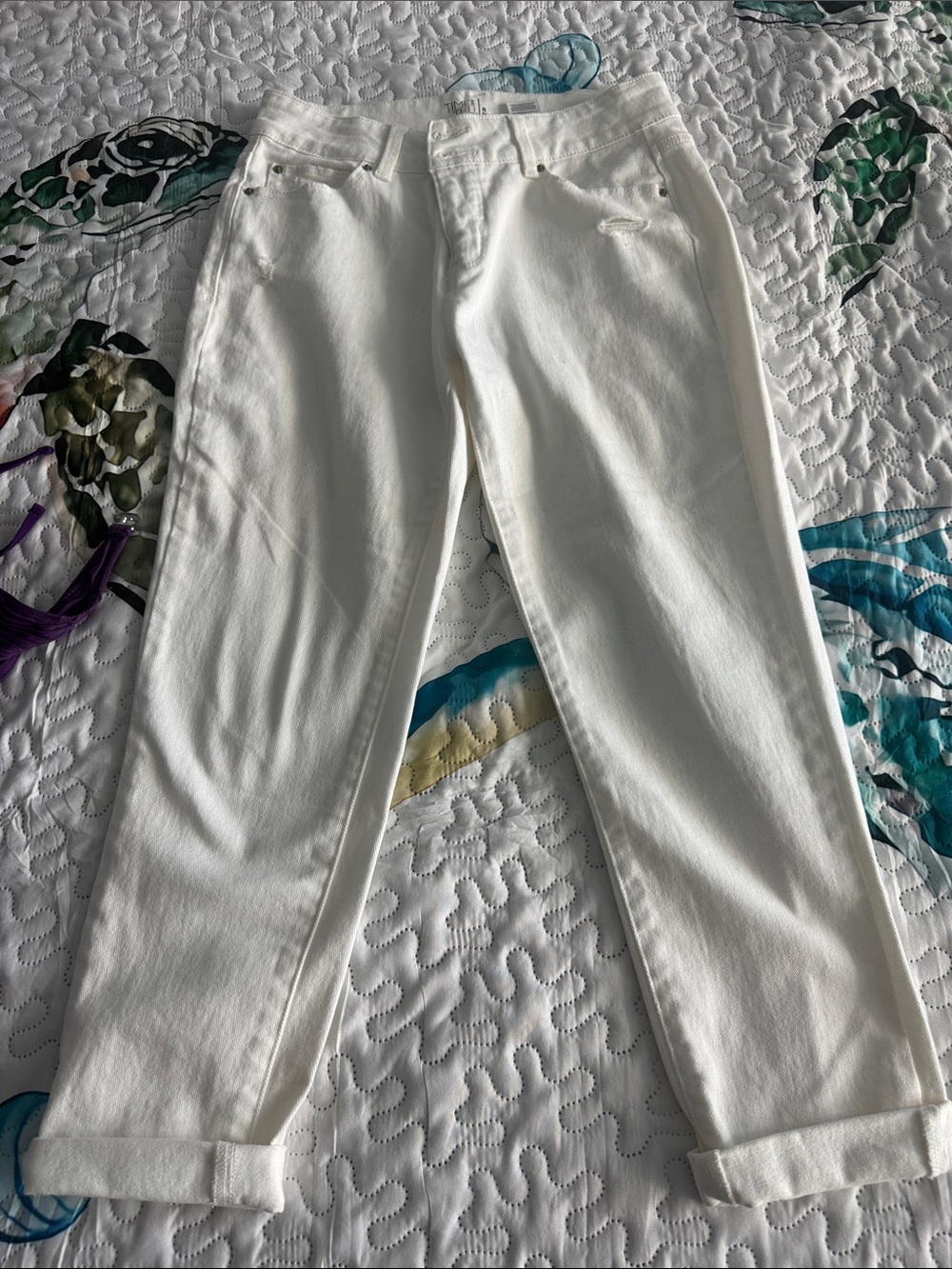 Women’s White Mid-Rise cropped Straight Jeans- size 8- Never Worn